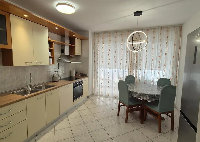 Leona Apartment-Perfect For Four