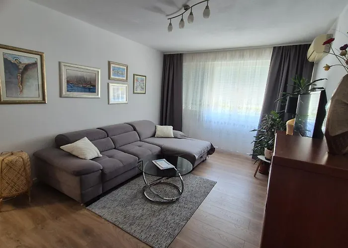 Leona Apartment-Perfect For Four